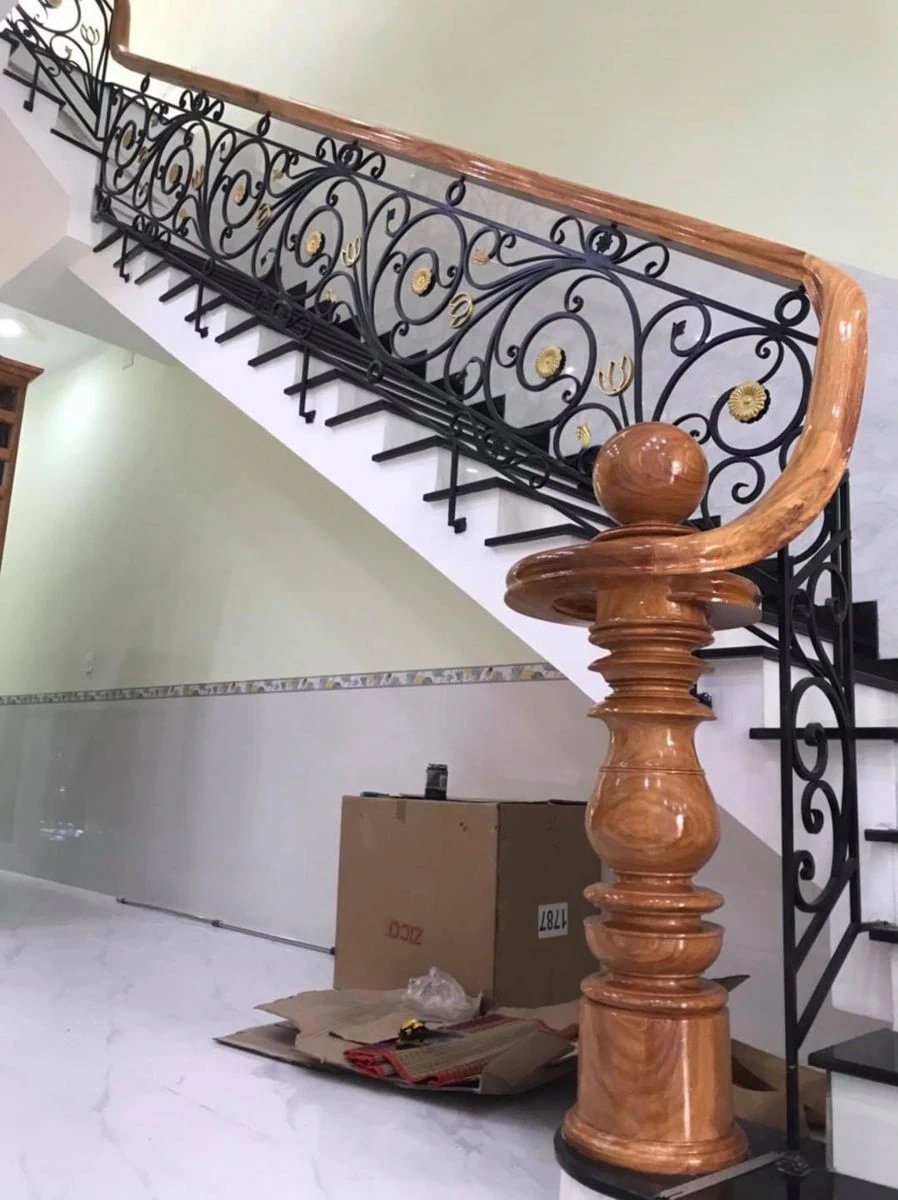 Mẫu thiết kế cầu thang sắt mỹ thuật - AH0119 - hình 3