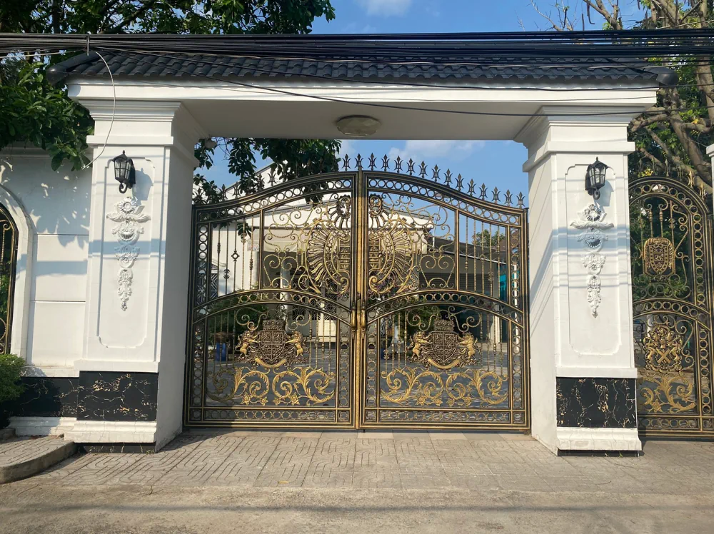 Mẫu thiết kế cổng sắt mỹ thuật - AH0304