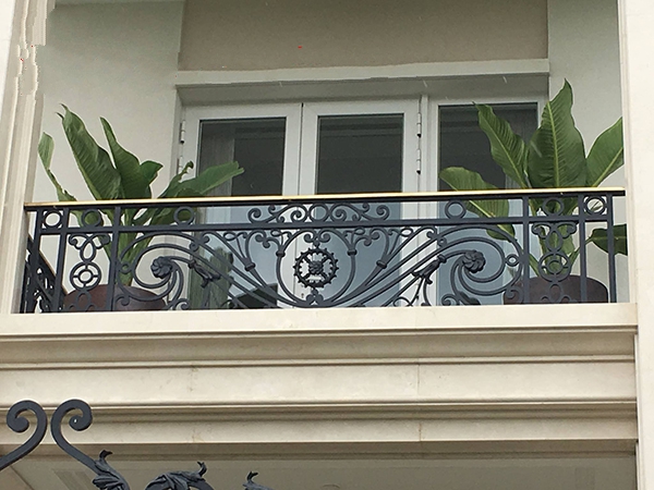 Bộ sưu tập 59+ mẫu thiết kế lan can sắt mỹ thuật ban công tuyệt đẹp 2023