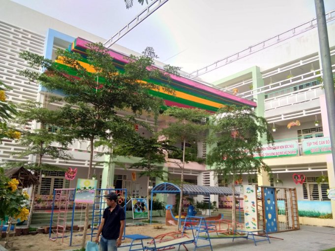 Mái xếp, mái che di động sân trường mẫu đẹp 2025